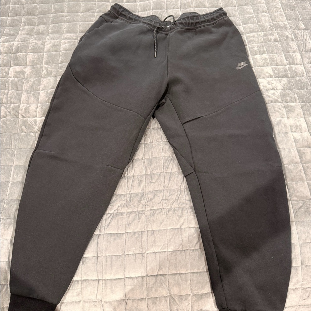 Nike Tech Men’s Charcoal Sweatpants